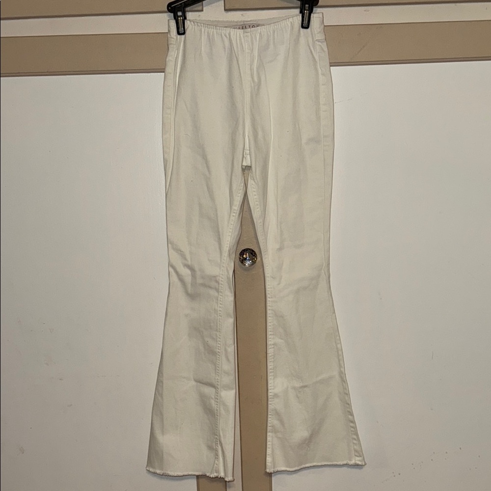 Chic white Flared Pants